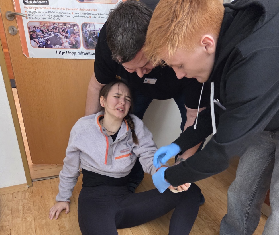 Vzdělávání a materiály 12 let poté