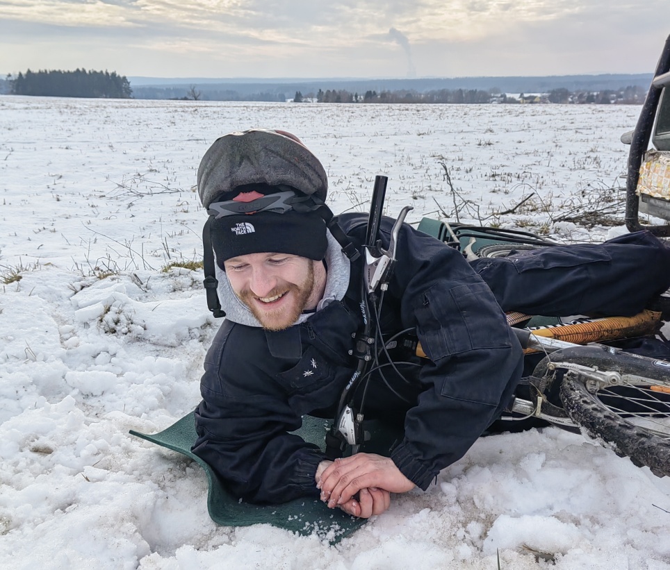 Vzdělávání a materiály 12 let poté